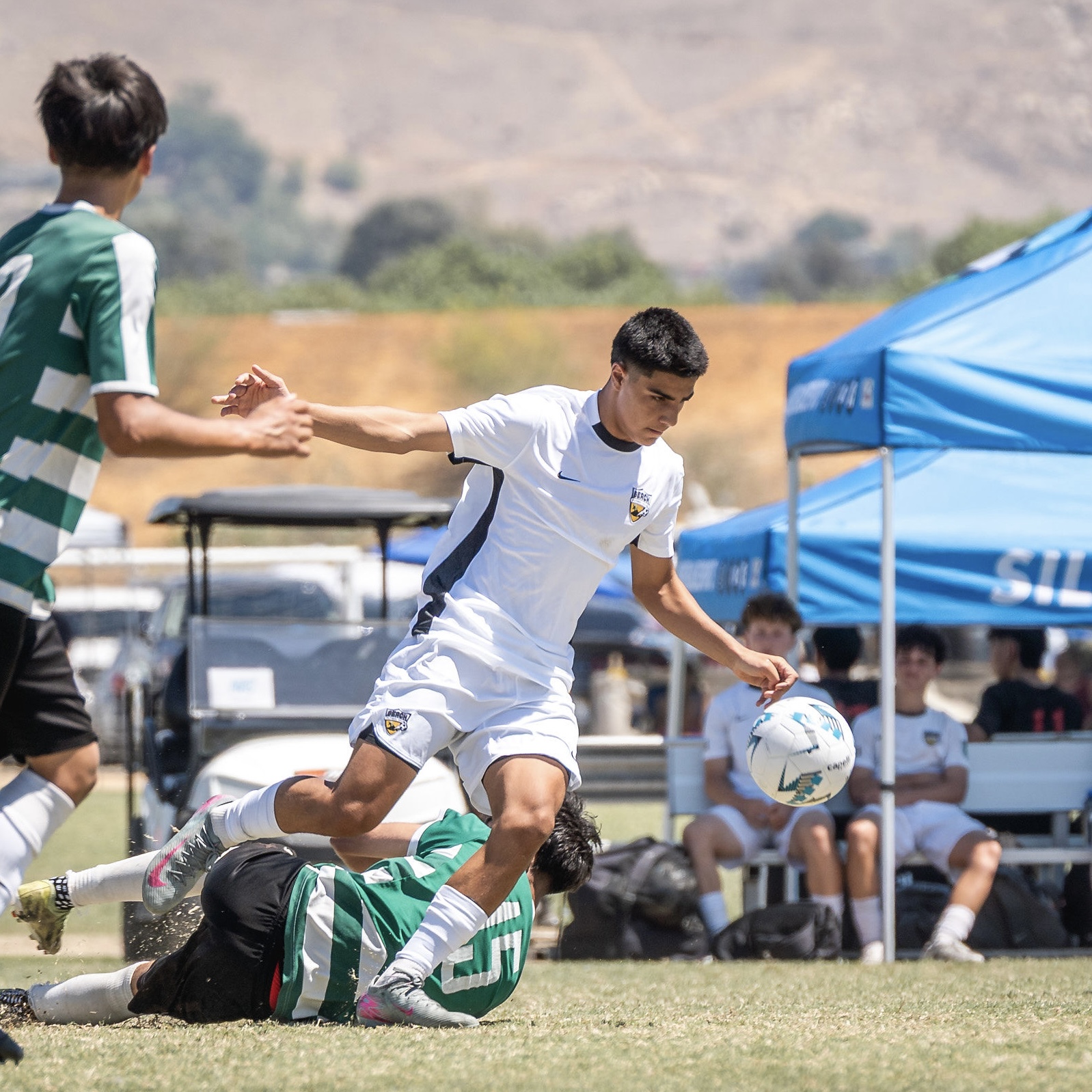 Safa Noorzai hurdling tackle
